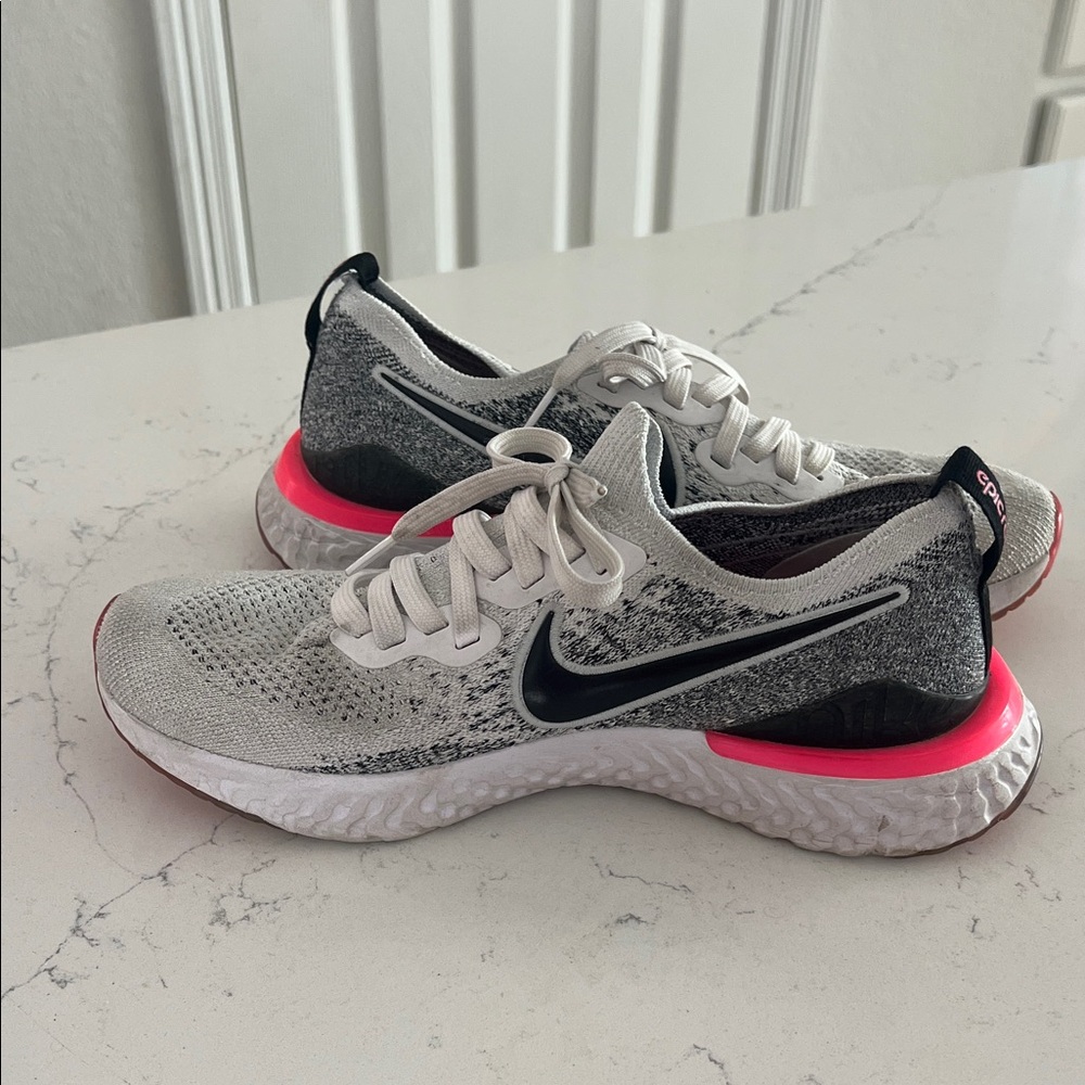 Nike - Picture 7 of 9